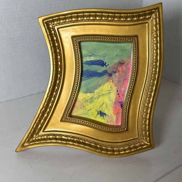 Gold Colored Irregular Shaped 5x7 Table Photo Or Art Frame - Picture 4 of 10